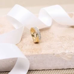 14 Karaat Geelgouden Ring Met 18 Diamanten 0,08ct 9 14 Karaat Geelgouden Ring Met 18 Diamanten 0,08ct -SieradenSpot Korting 14 karaat geelgouden ring met 18 diamanten 0 08ct 2