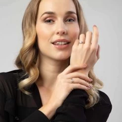 14 Karaat Witgouden Ring Met 3 Zirkonia Stenen -SieradenSpot Korting 14 karaat witgouden ring met 3 zirkonia stenen 3