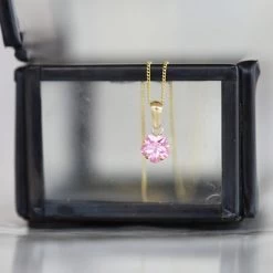 9 Karaat Ketting Hanger Bloem Roze Zirkonia -SieradenSpot Korting 9 karaat ketting hanger bloem roze zirkonia 2