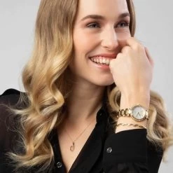 9 Karaat Ketting Met Fantasie Hanger Diamant -SieradenSpot Korting 9 karaat ketting met fantasie hanger diamant 1