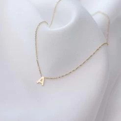 9 Karaat Ketting Met Letter Hanger -SieradenSpot Korting 9 karaat ketting met letter hanger 2