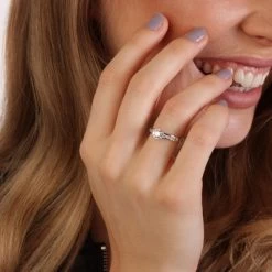 9 Karaat Witte Ring Solitair Met Zirkonia -SieradenSpot Korting 9 karaat witte ring solitair met zirkonia 1