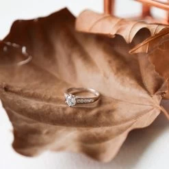 9 Karaat Witte Ring Solitair Met Zirkonia -SieradenSpot Korting 9 karaat witte ring solitair met zirkonia 2