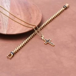 Gerecycled Stalen Goldplated Herenketting Met Hanger Kruis 11 Gerecycled Stalen Goldplated Herenketting Met Hanger Kruis -SieradenSpot Korting gerecycled stalen goldplated herenketting met hanger kruis 4