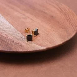 Gerecycled Stalen Oorbellen Gold Met Vierkante Zirkonia 8mm 8 Gerecycled Stalen Oorbellen Gold Met Vierkante Zirkonia 8mm -SieradenSpot Korting gerecycled stalen oorbellen gold met vierkante zirkonia 8mm 2