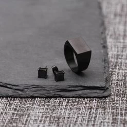 Gerecycled Stalen Zwarte Oorbellen Vierkant Met Zirkonia 4mm 7 Gerecycled Stalen Zwarte Oorbellen Vierkant Met Zirkonia 4mm -SieradenSpot Korting gerecycled stalen zwarte oorbellen vierkant met zirkonia 4mm 2