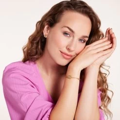 Guess Goldplated Stalen Oorknoppen KEEP ME CLOSE -SieradenSpot Korting guess goldplated stalen oorknoppen keep me close 2