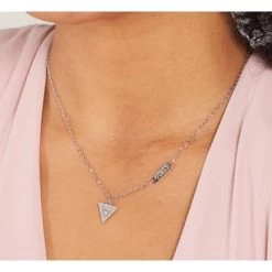 Guess Stalen Ketting Met Triangel Hanger -SieradenSpot Korting guess stalen ketting met triangel hanger 1