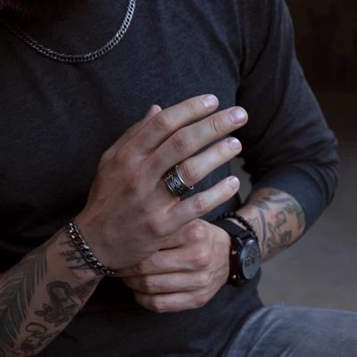 Stalen Ring Mat Cloud Met Zwarte Accenten 4 Stalen Ring Mat Cloud Met Zwarte Accenten - Afbeelding 2