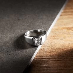 Zilveren Jongens Zegelring Met Zirkonia -SieradenSpot Korting zilveren jongens zegelring met zirkonia 1